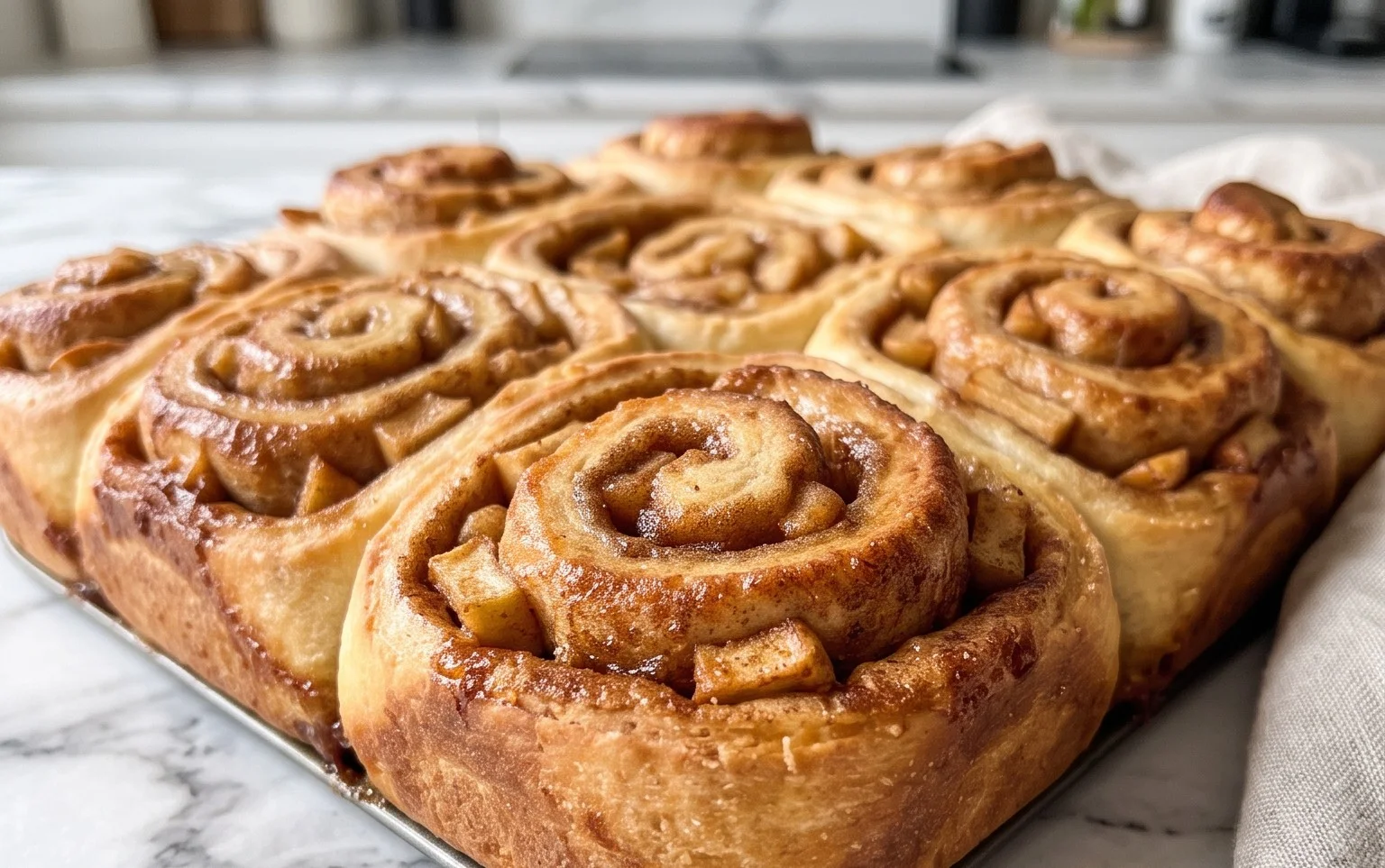 Apple Pie Zimtschnecken: Saftig & Zimtig